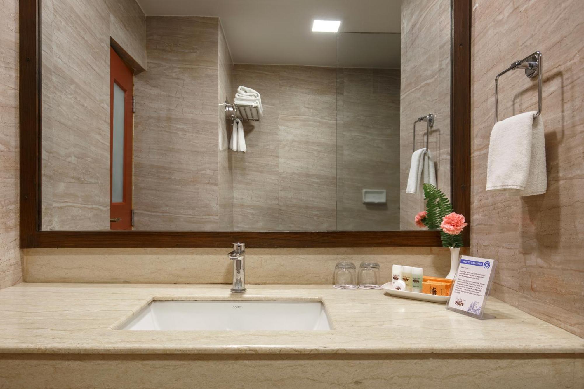 Hotel Tibet Катманду Экстерьер фото