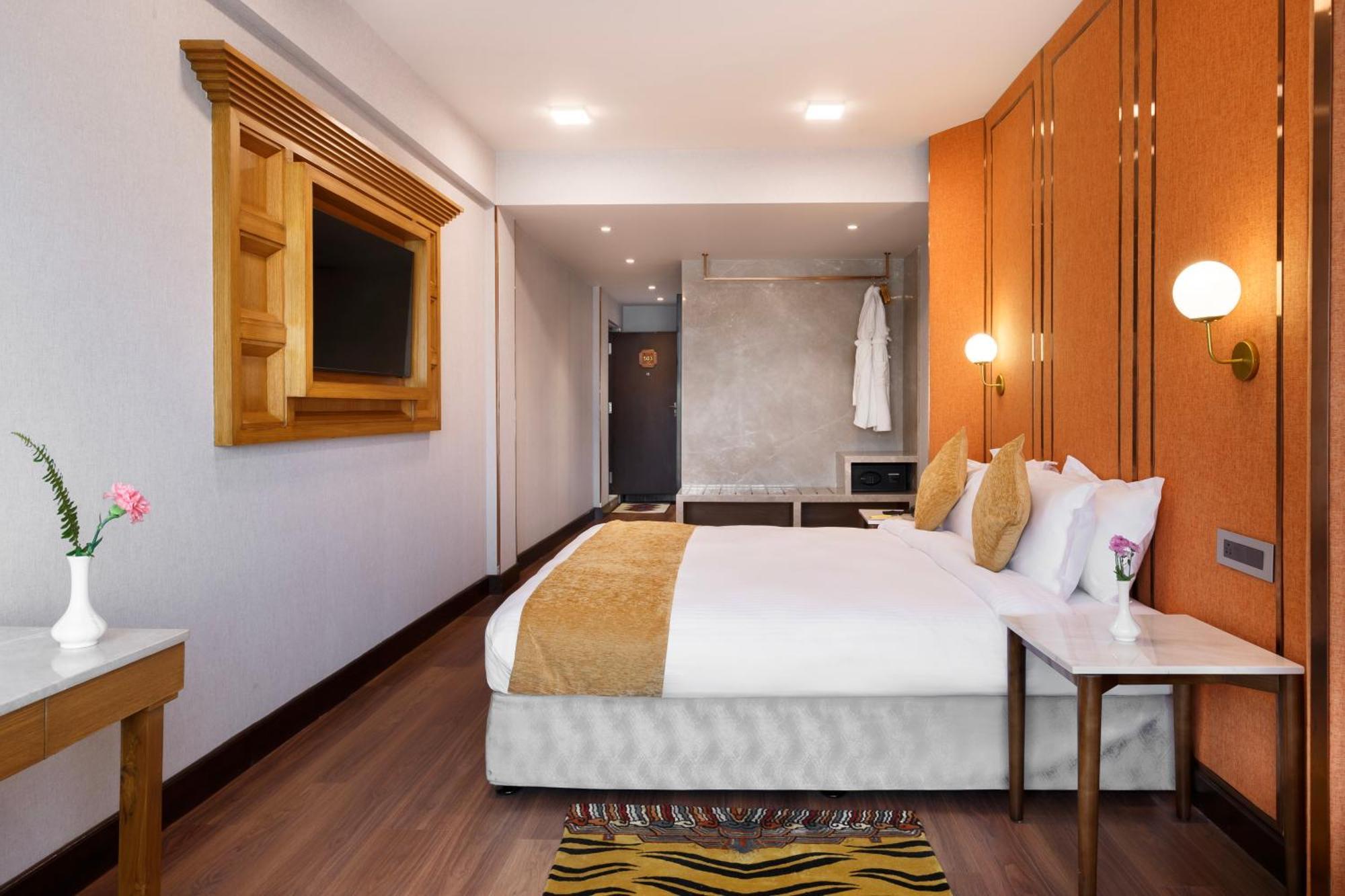 Hotel Tibet Катманду Экстерьер фото